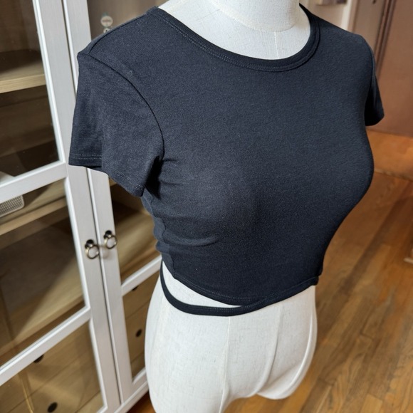 Alo Yoga Tee Woman's XS Black Halo Strappy Sides - Picture 2 of 6